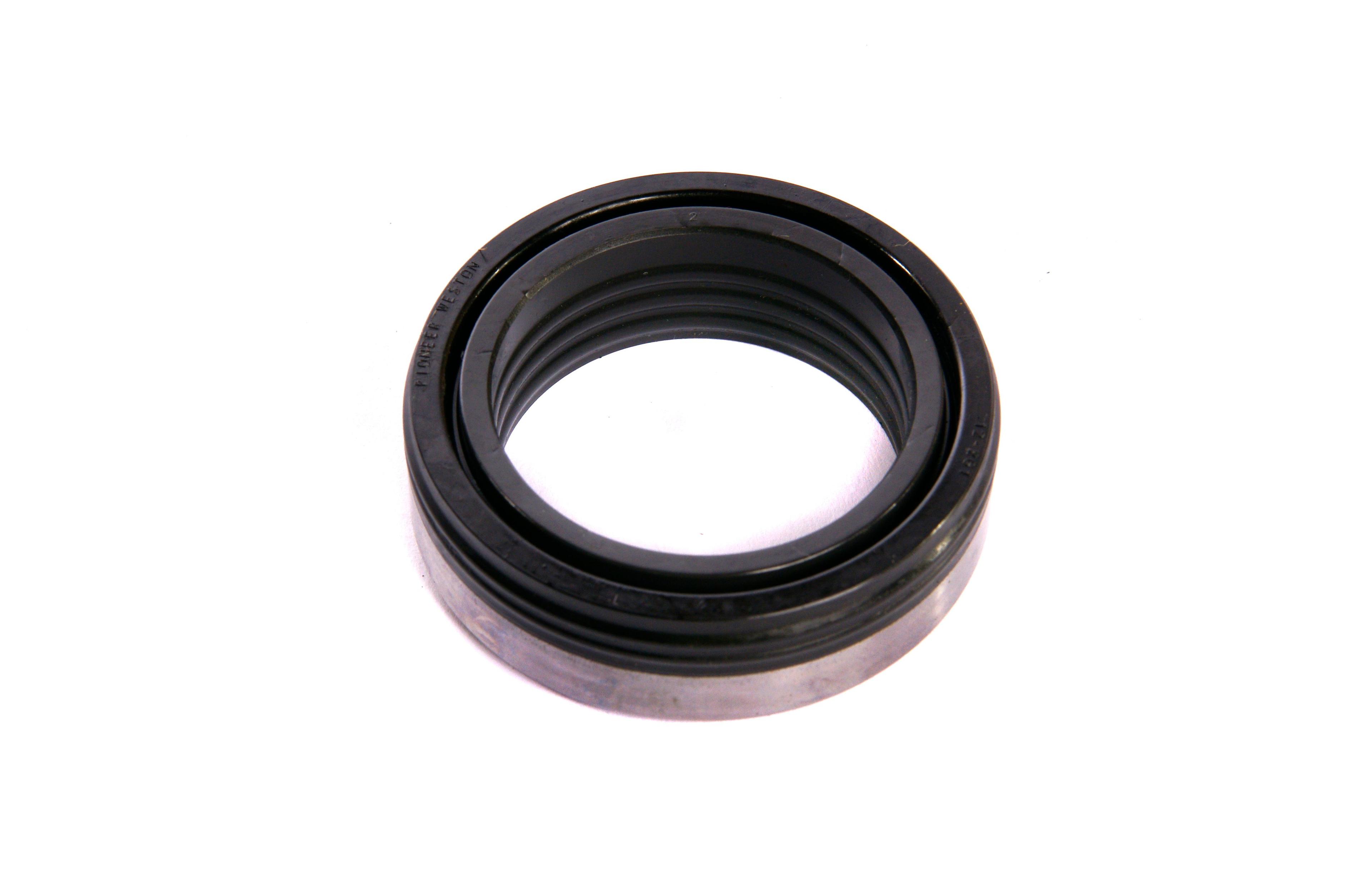 MASSEY FERGUSON TRACTOR OIL SEAL (AGCO) 3699802M2