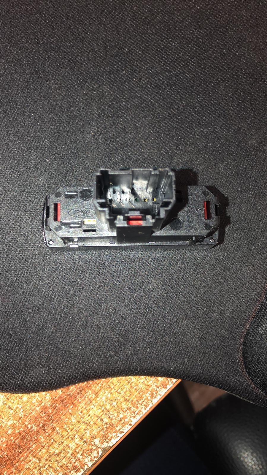 Ford Mondeo 2009 Interior Hazard Button