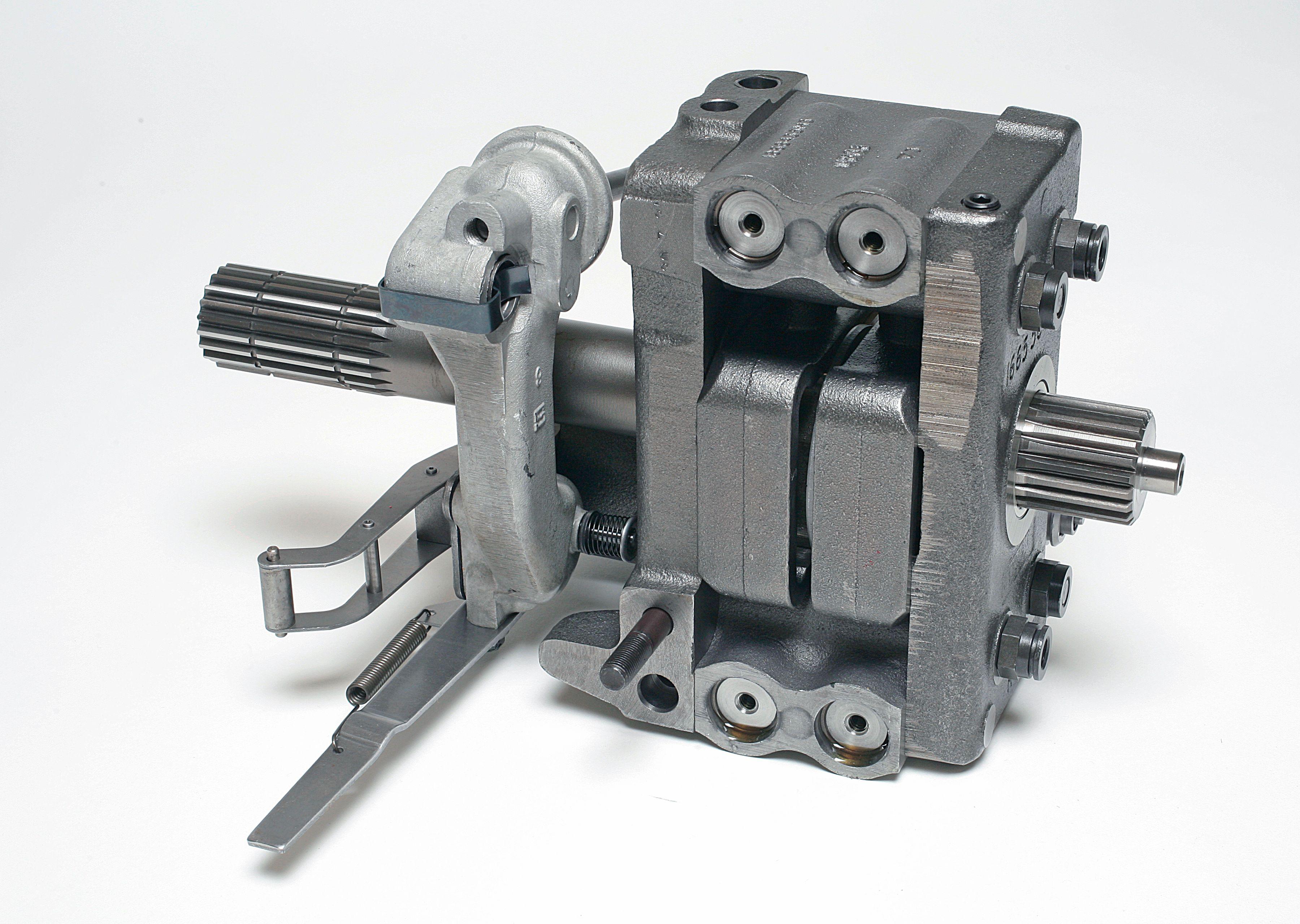 MASSEY FERGUSON TRACTOR HYDRAULIC PUMP (AGCO) 1683301M92