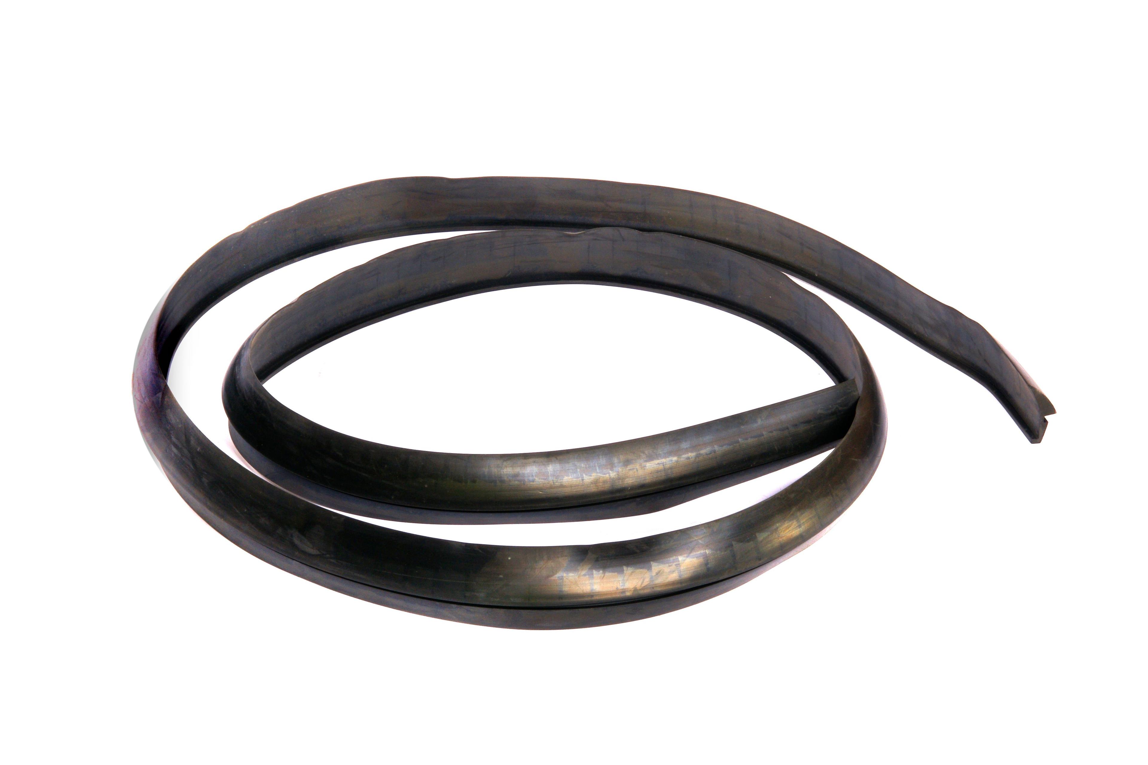 MASSEY FERGUSON TRACTOR MOULDING (AGCO) 1672823M1