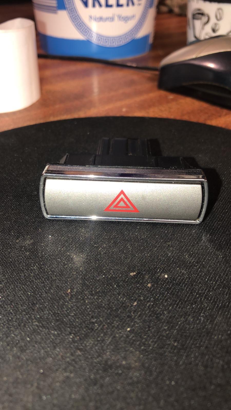 Ford Mondeo 2009 Interior Hazard Button