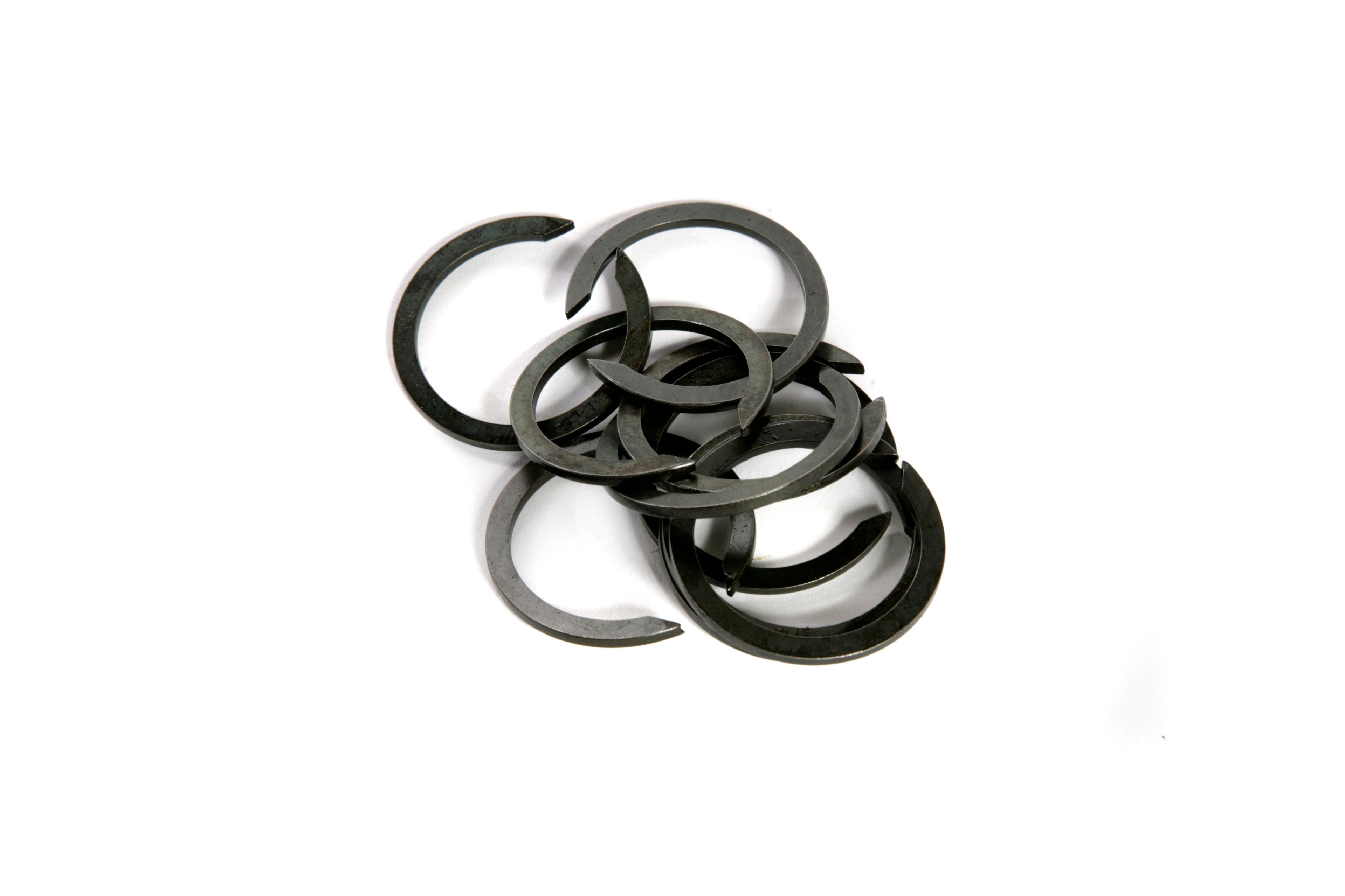 MASSEY FERGUSON TRACTOR RETAINING RING (AGCO) 195222M1