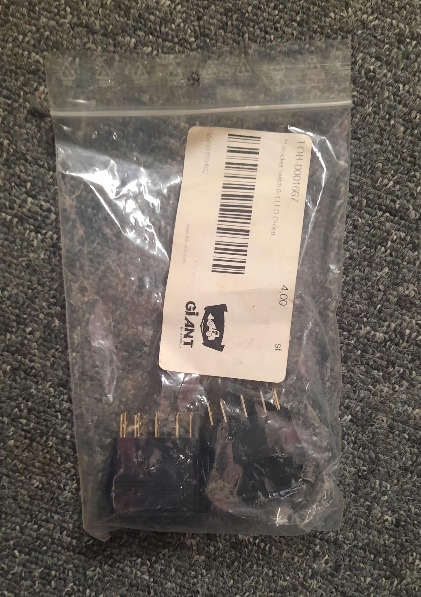 Giant by Tobroco TOB-0001667 | Rocker Switch 0-1 LED Green