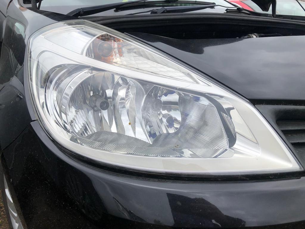 Renault Clio 2006 Headlight Right side O/S