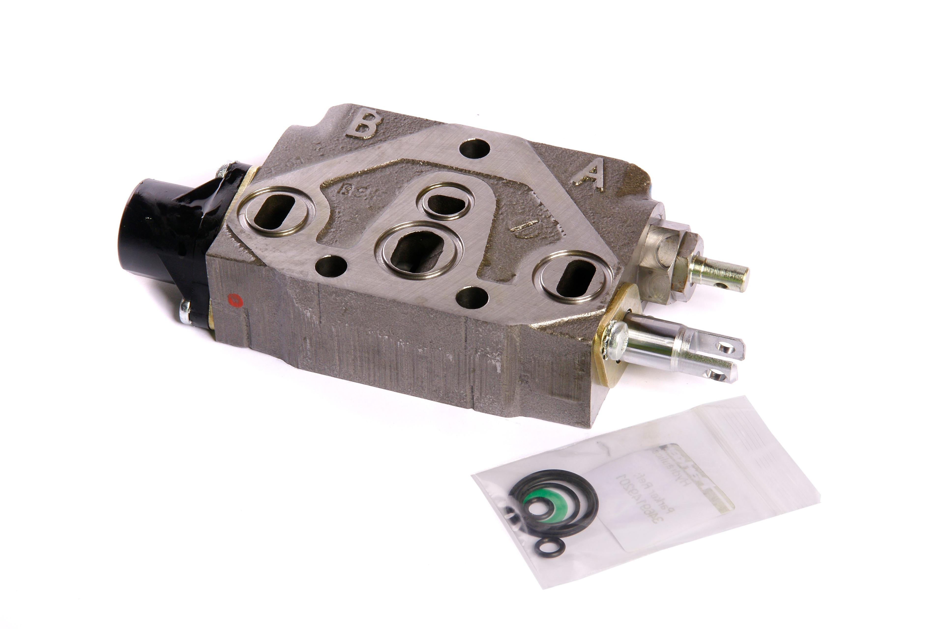MASSEY FERGUSON TRACTOR DISTRIBUTOR (AGCO) 3901450M91
